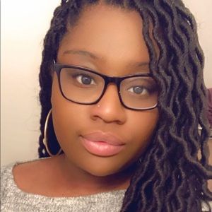 Meet your Posher, Latia